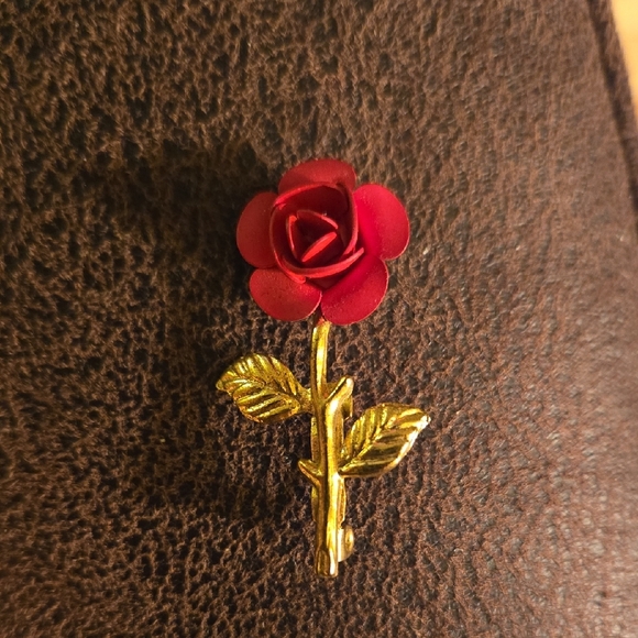 Estate Jewelry - Vintage Red American Beauty Rose Brooch Pin Gold Tone